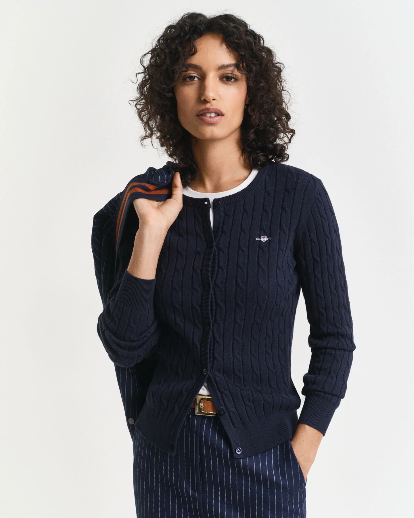 GANT Strickjacke aus Stretch-Baumwolle mit Zopfmuster in blau / CABLE CARDIGAN