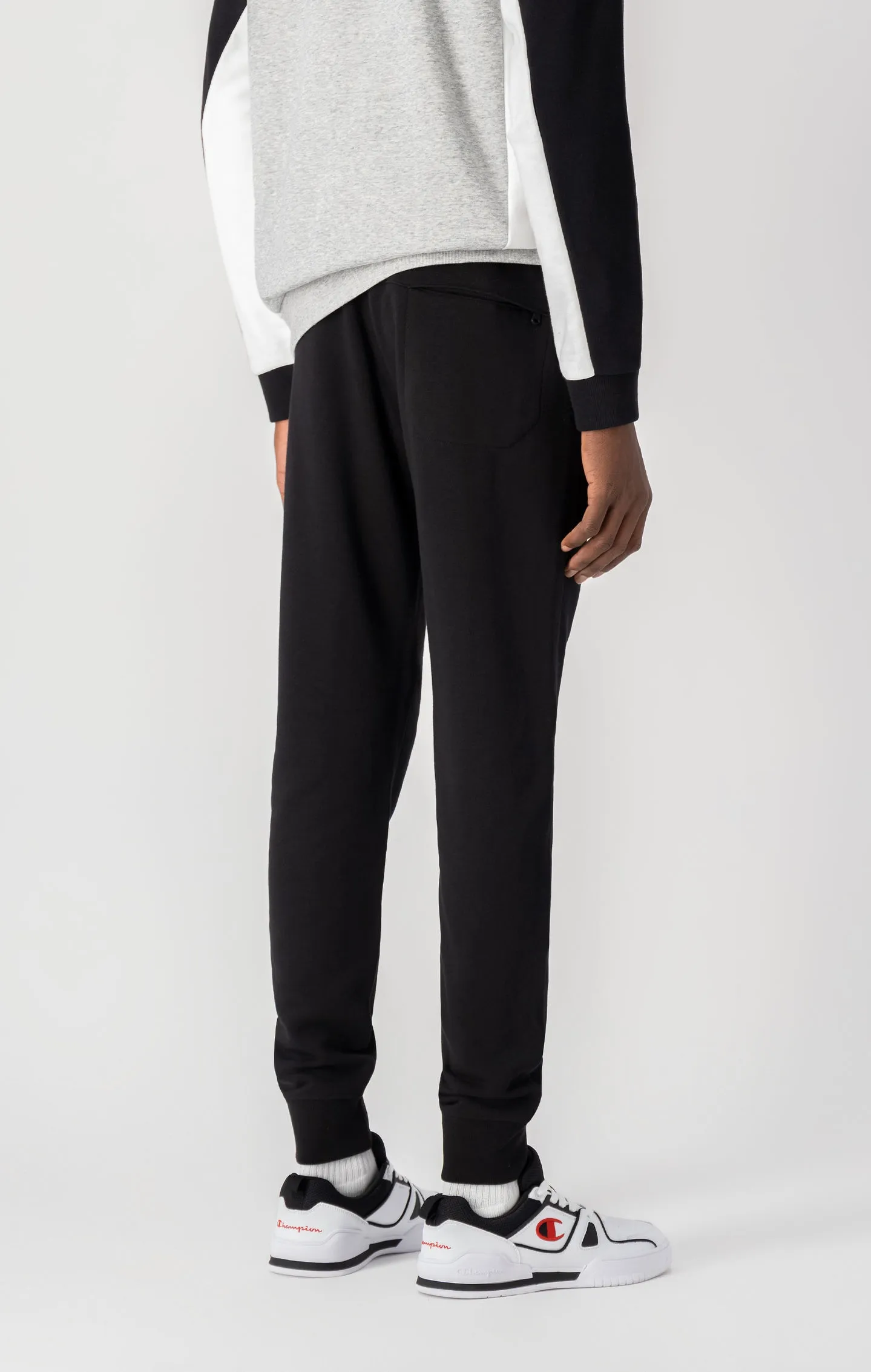 Champion Jogginghose aus Baumwolle Slim-Fit in schwarz Champion Jogginghose aus Baumwolle Slim-Fit in schwarz