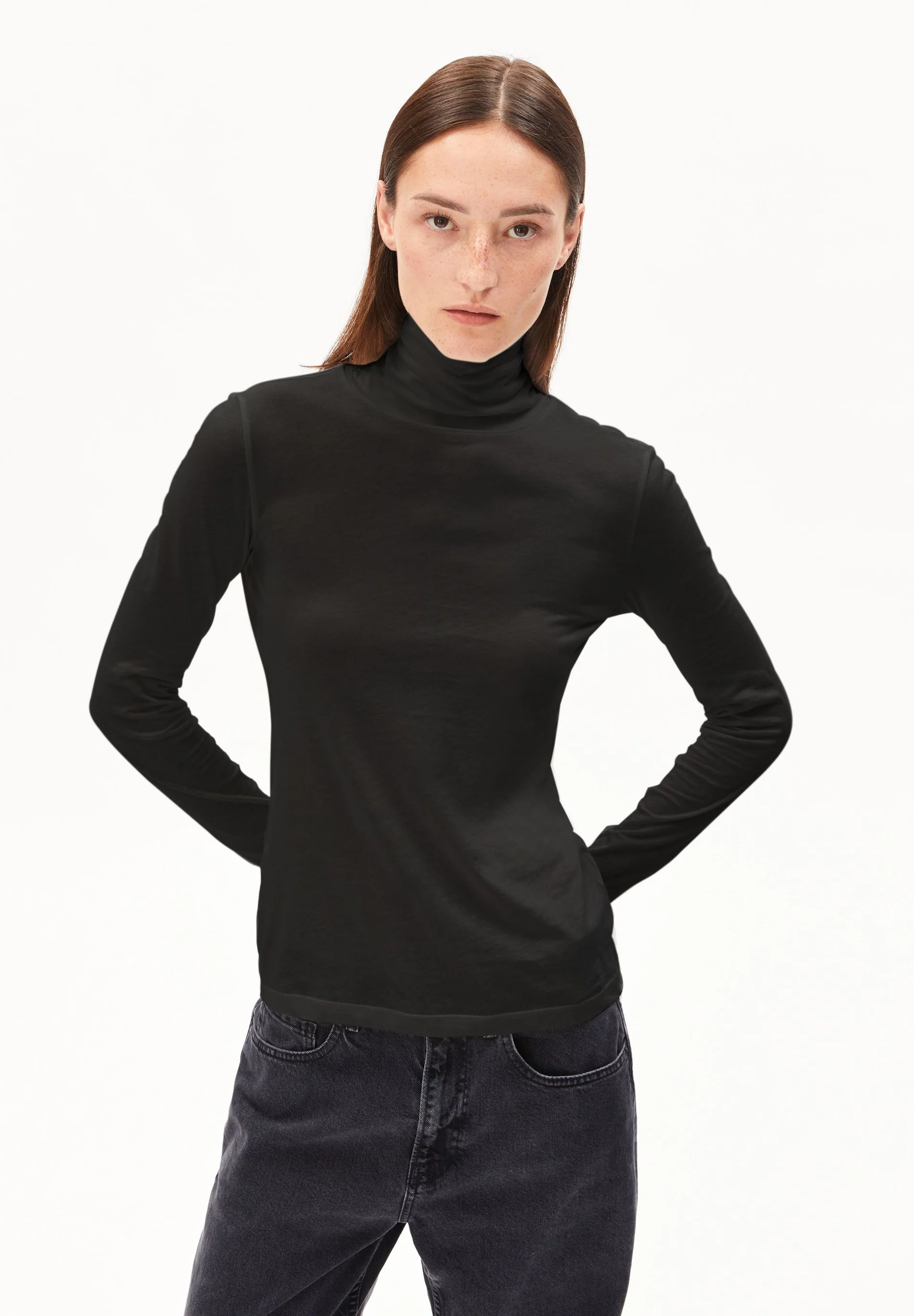Armedangels GRAZILIANAA SOFT LANGARMSHIRT aus 100% Bio-Baumwolle in schwarz