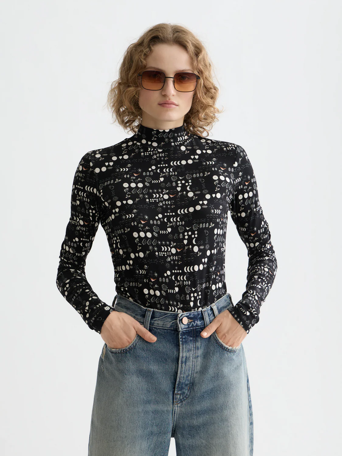Scotch&Soda All over printed mock neck long sleeve T-shirt in schwarz Scotch&Soda All over printed mock neck long sleeve T-shirt in schwarz