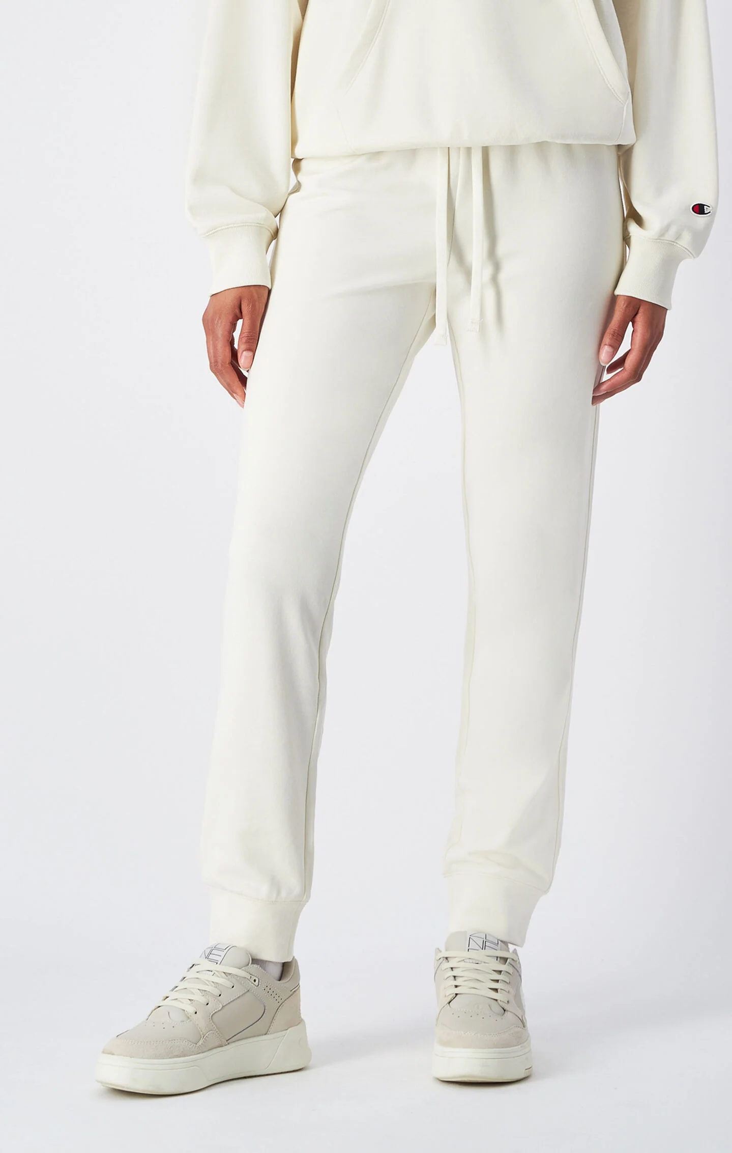 Champion Leichte Slim Fit Hose mit Kordelzug in weiß / Jogginghose