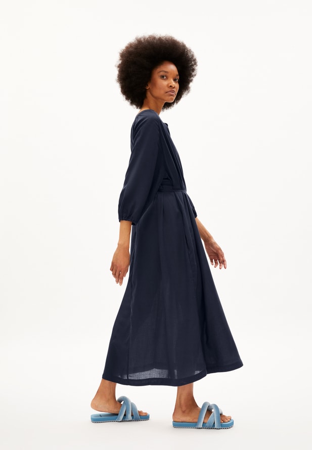 Armedangels MADITHAA Webkleid Oversized Fit aus TENCEL™ Lyocell in blaua Armedangels MADITHAA Webkleid Oversized Fit aus TENCEL™ Lyocell in blaua