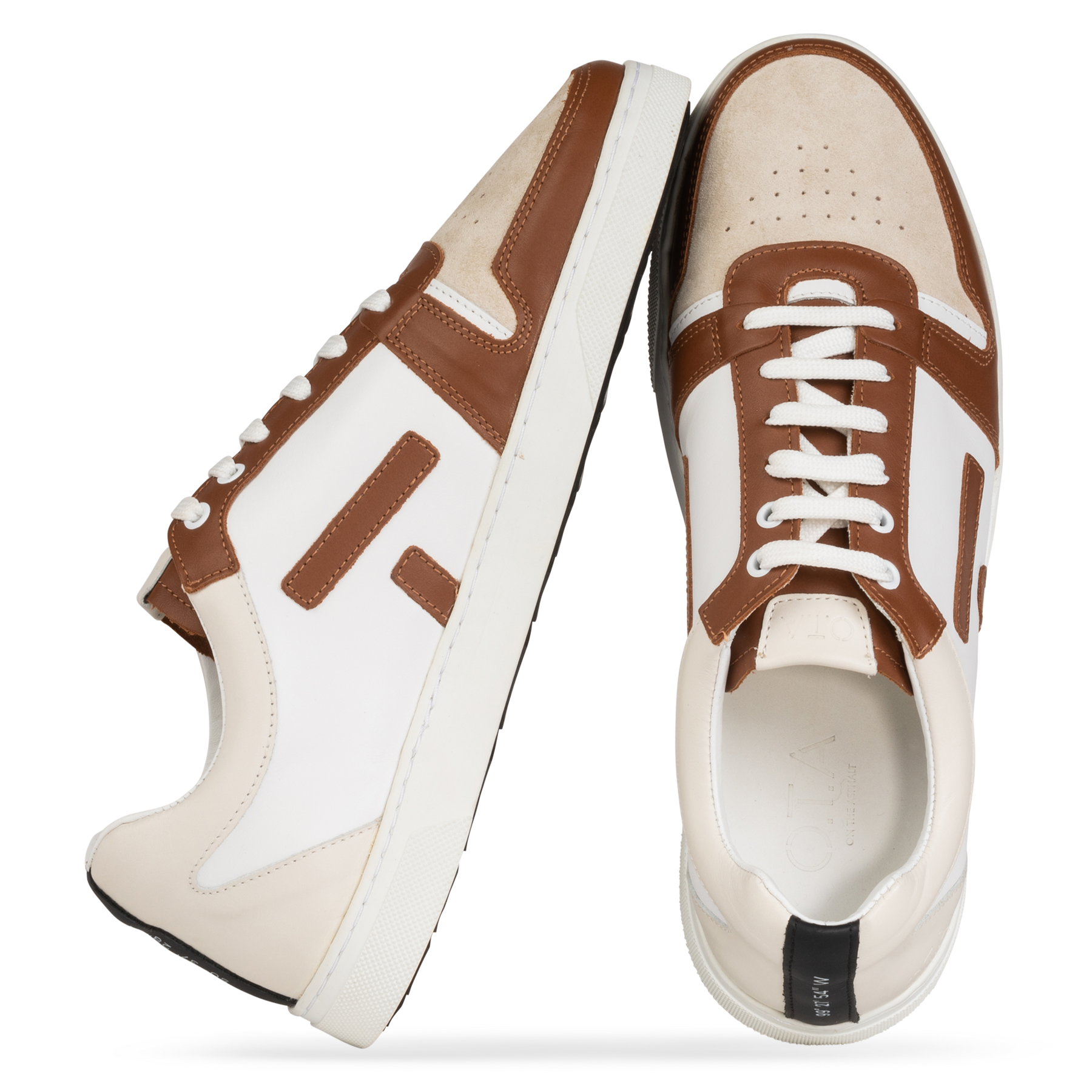 O.T.A Paris On The Asphalt Leder Sneaker Sansaho in white / peanut