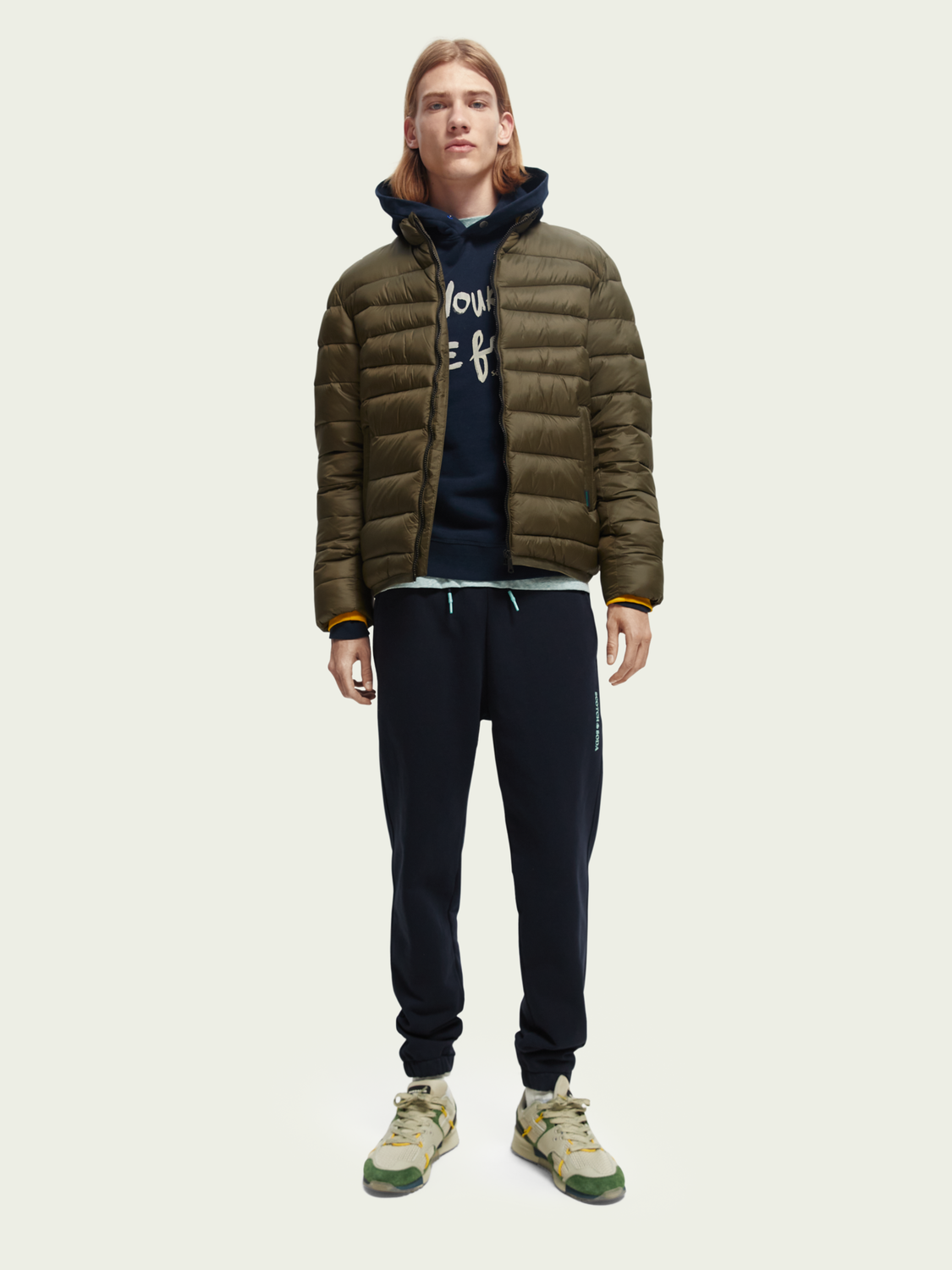 Scotch&Soda Kurze wasserabweisende Steppjacke in Military / Gelb Scotch&Soda Kurze wasserabweisende Steppjacke in Military / Gelb