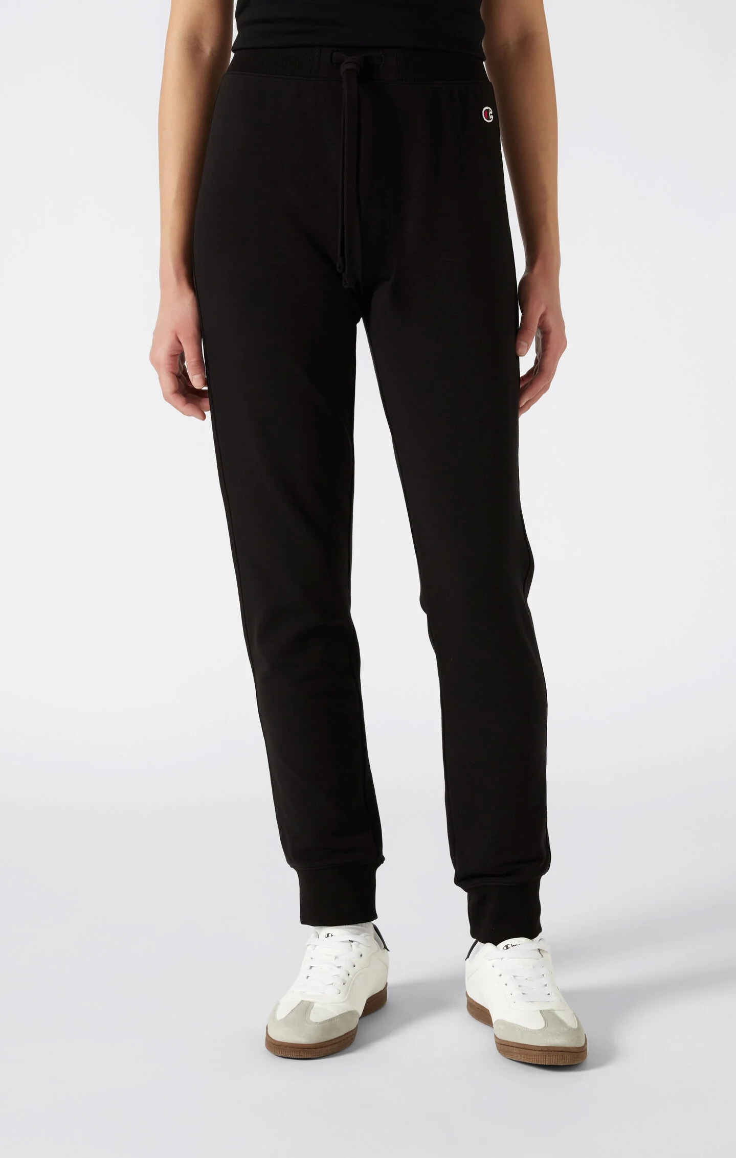 Champion Leichte Slim Fit Hose mit Kordelzug in Schwarz / Jogginghose