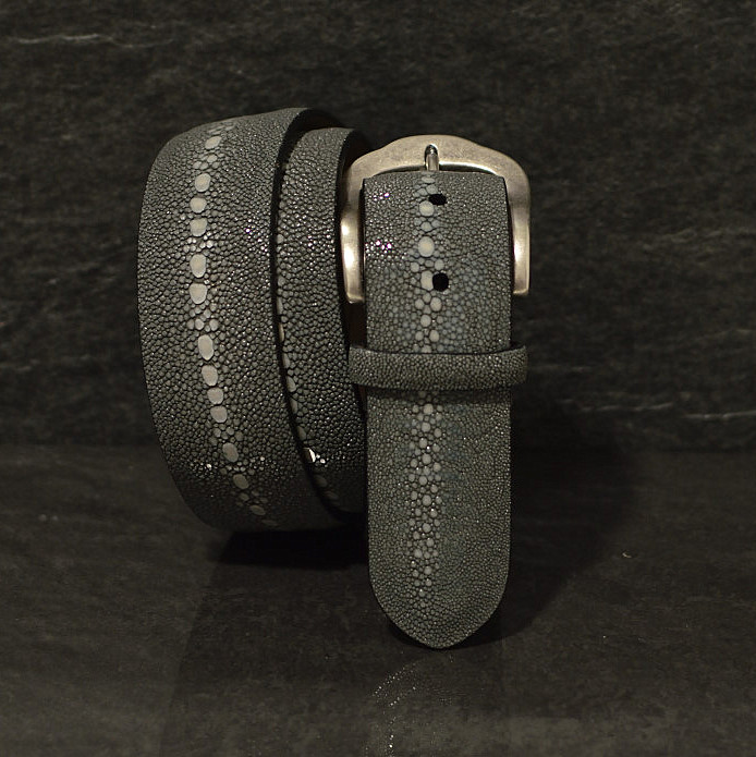 Fausto Colato Gürtel aus Rochenleder Galuchart 4,0cm row stone mit Razza
