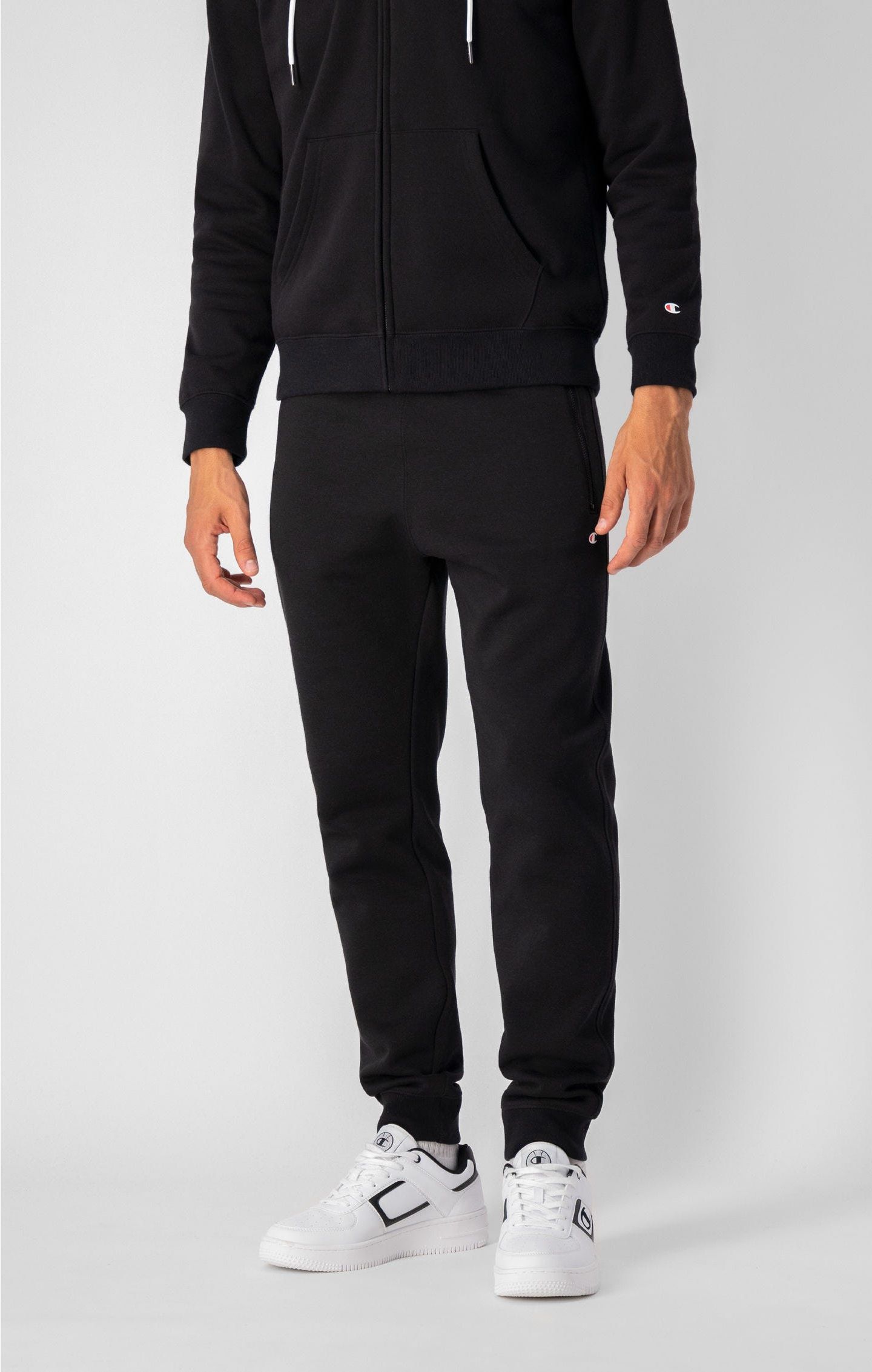 Champion Legacy Jogginghose mit Bündchen aus Baumwollfleece und Reißverschlusstaschen in schwarz
