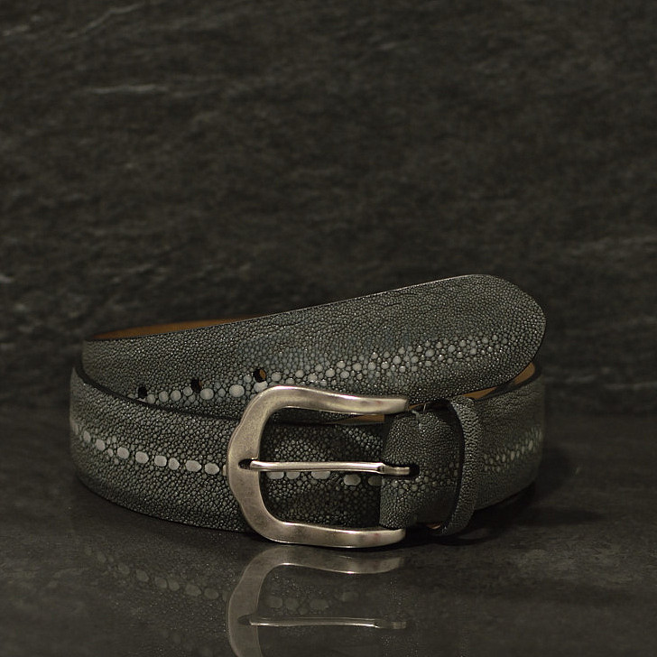 Fausto Colato Gürtel aus Rochenleder Galuchart 4,0cm row stone mit Razza