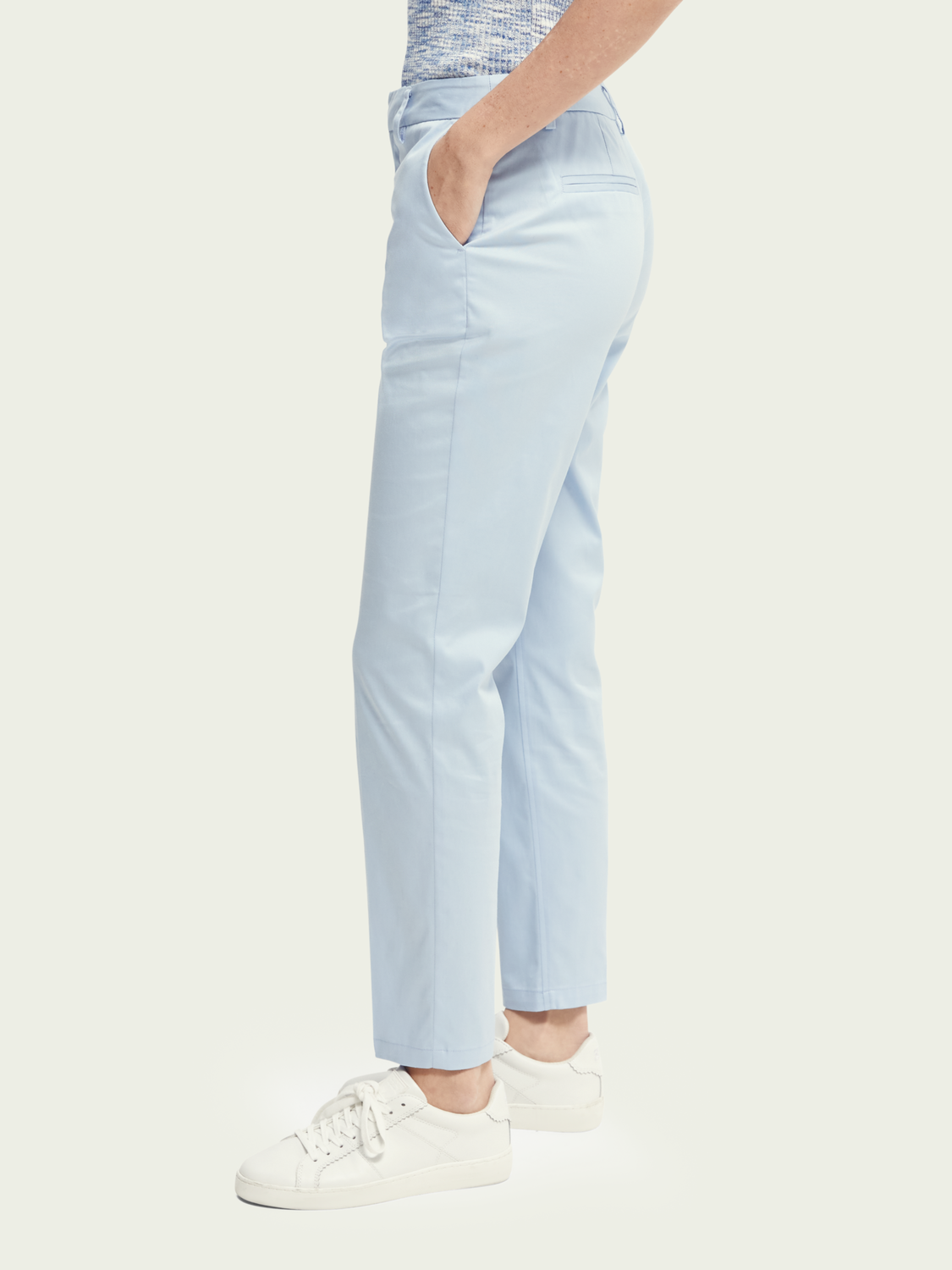 Scotch&Soda Bell Slim Fit Chino aus merzerisierter Bio-Baumwolle in Sky Blue Scotch&Soda Bell Slim Fit Chino aus merzerisierter Bio-Baumwolle in Sky Blue