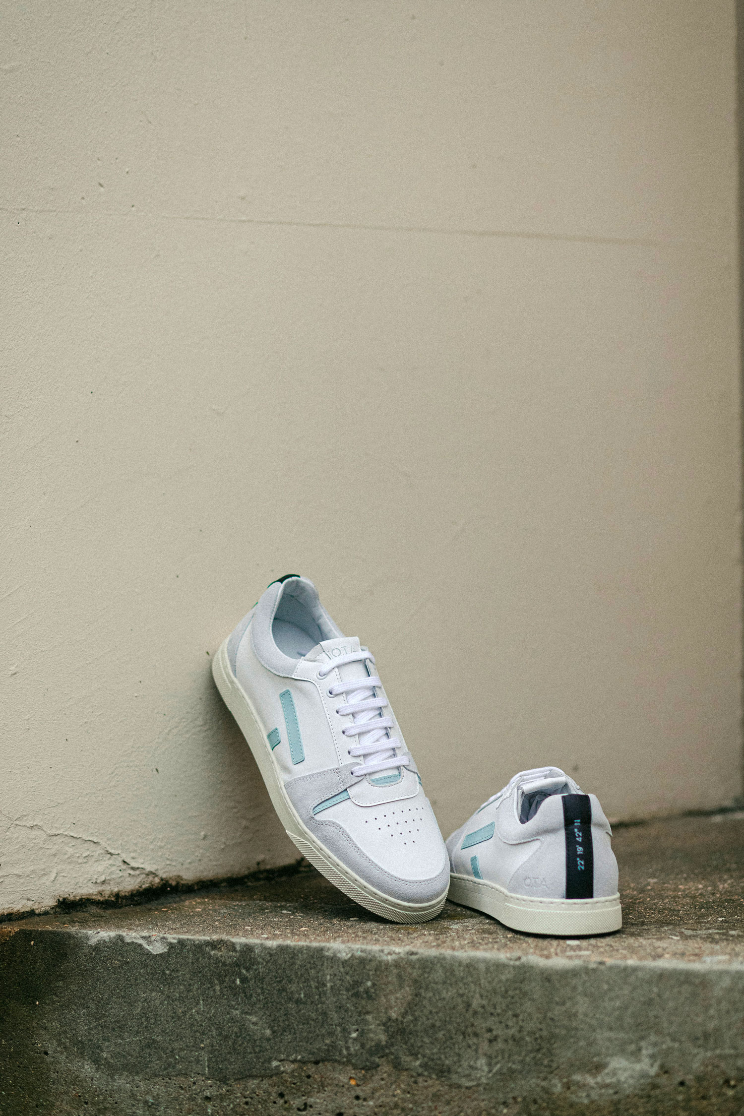 O.T.A Paris On The Asphalt Leder Sneaker Sansaho in weiss / menthol