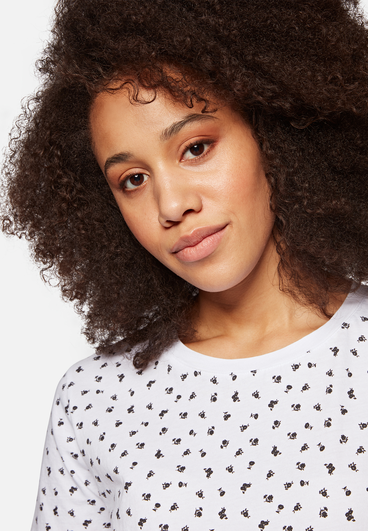Mavi T-SHIRT | T-Shirt mit Allover-Print Blumen in weiß Mavi T-SHIRT | T-Shirt mit Allover-Print Blumen in weiß