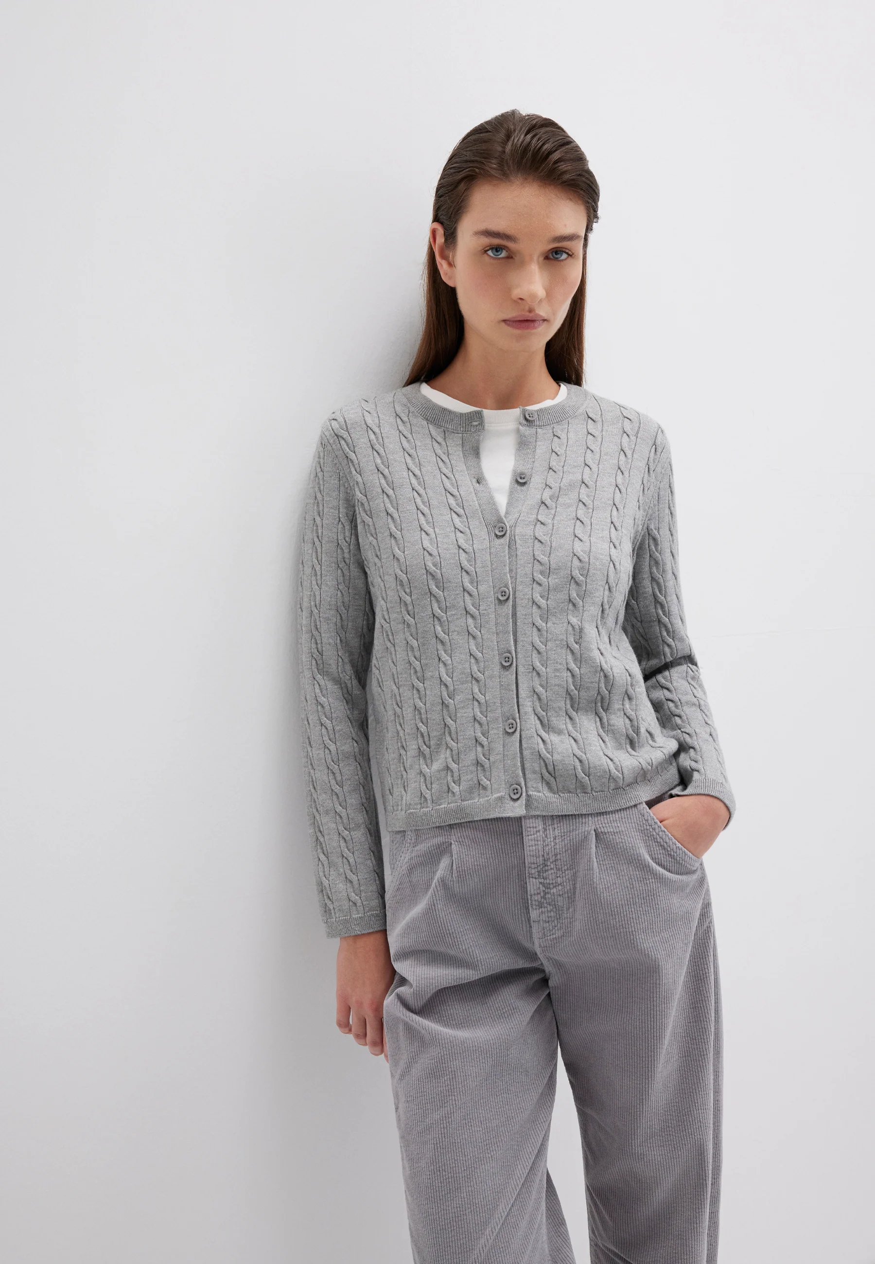 Mavi BUTTON SHORT CARDIGAN | Feinstrick Cardigan M1710725-83096 in grau Mavi BUTTON SHORT CARDIGAN | Feinstrick Cardigan M1710725-83096 in grau