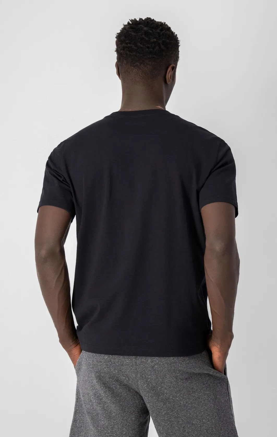 Champion  Leichtes Baumwoll-T-Shirt mit kleinem Logo-Schriftzug in schwarz