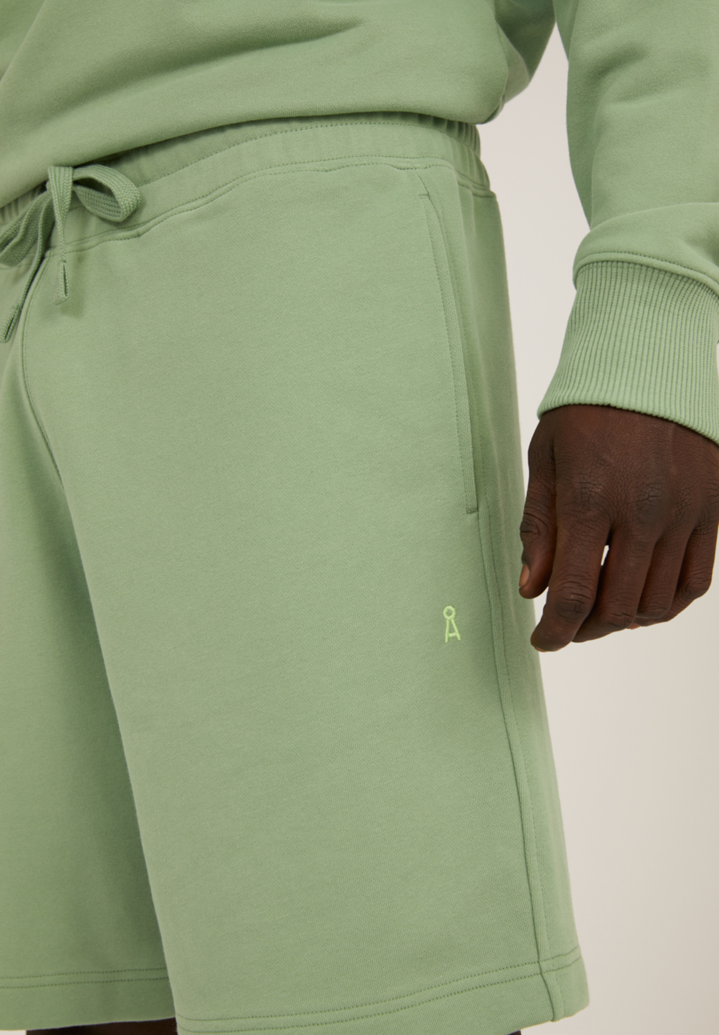 Armedangels MAARCEL COMFORT Sweat Shorts aus Bio-Baumwolle misty grass Armedangels MAARCEL COMFORT Sweat Shorts aus Bio-Baumwolle misty grass