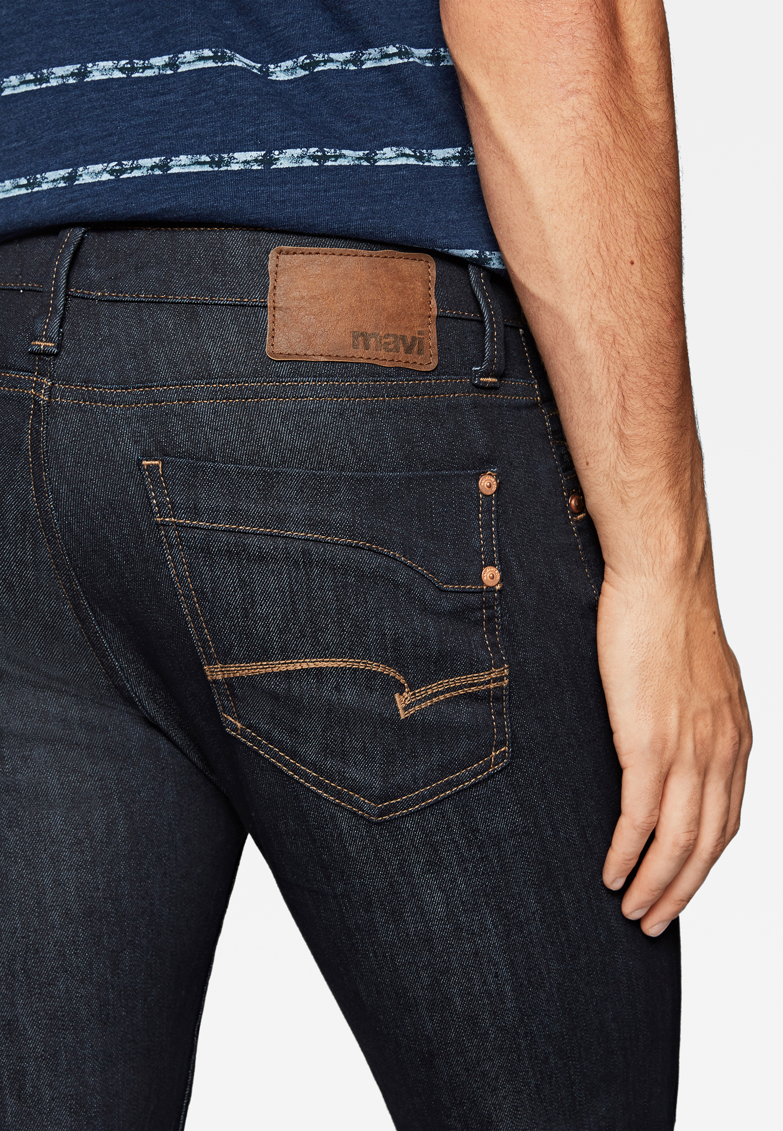 Mavi James Skinny Jeans in dunkelblau ohne verwaschung Mavi James Skinny Jeans in dunkelblau ohne verwaschung