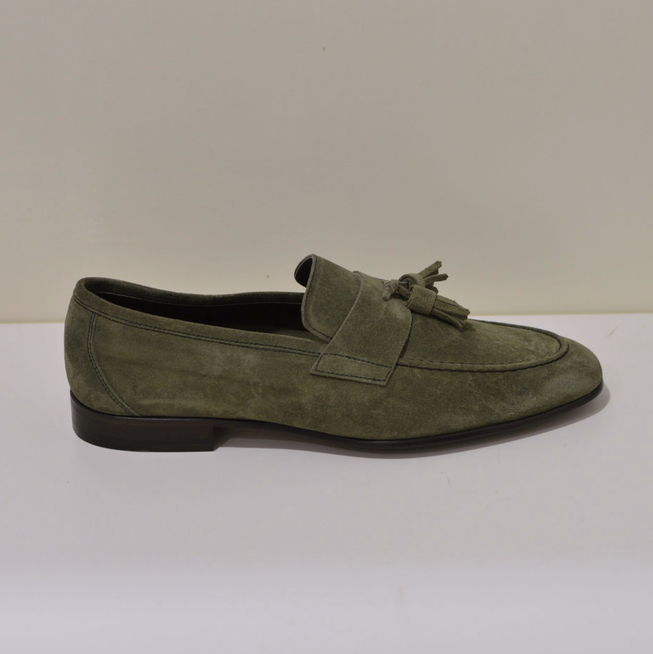 Berwick 1707 Tassel Loafer aus englischem Wildleder in grün mit genähter Ledersohle / Mokassin