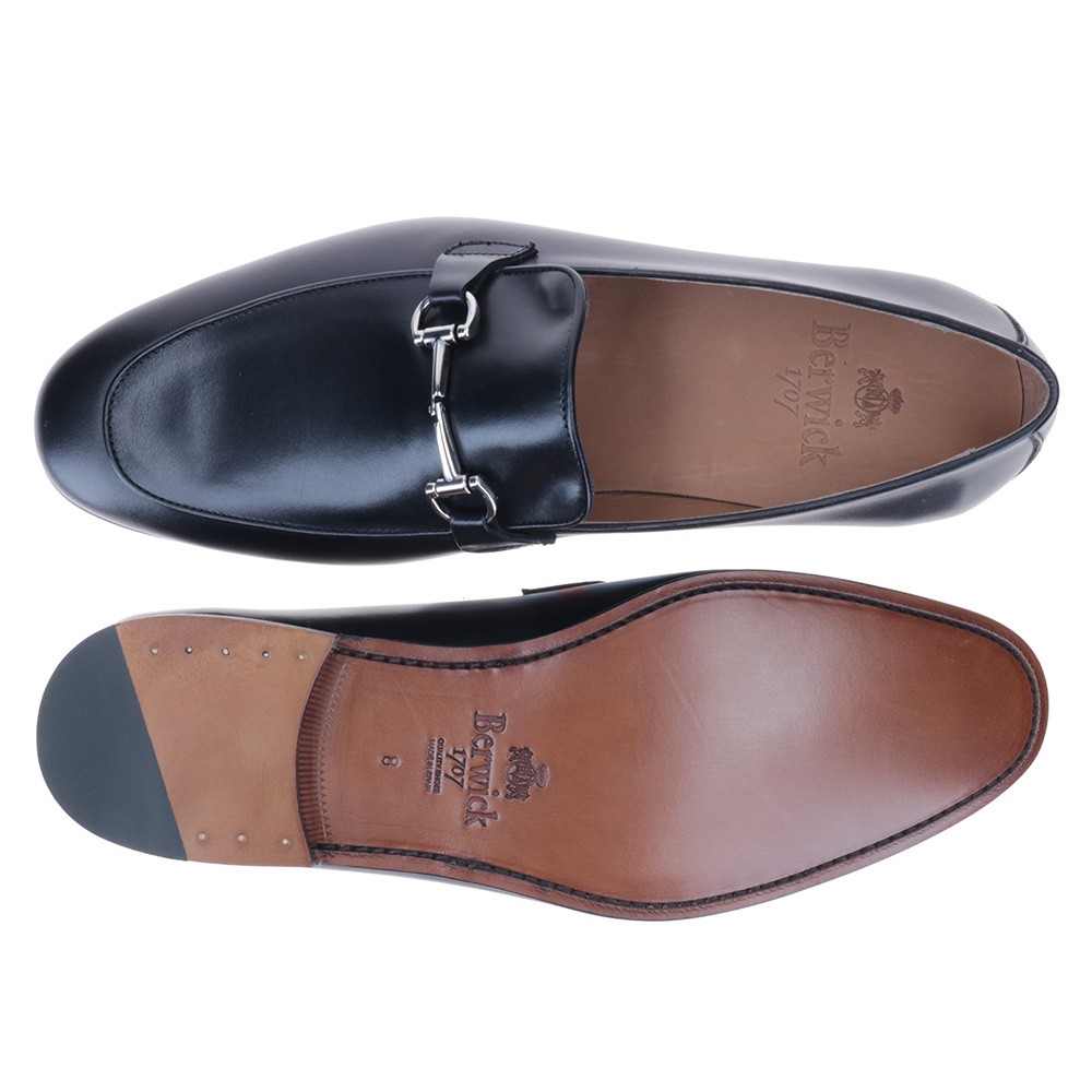 Berwick 1707 Mokassin mit Ornament aus weichem CHATEAUBRIAN  Leder in schwarz 