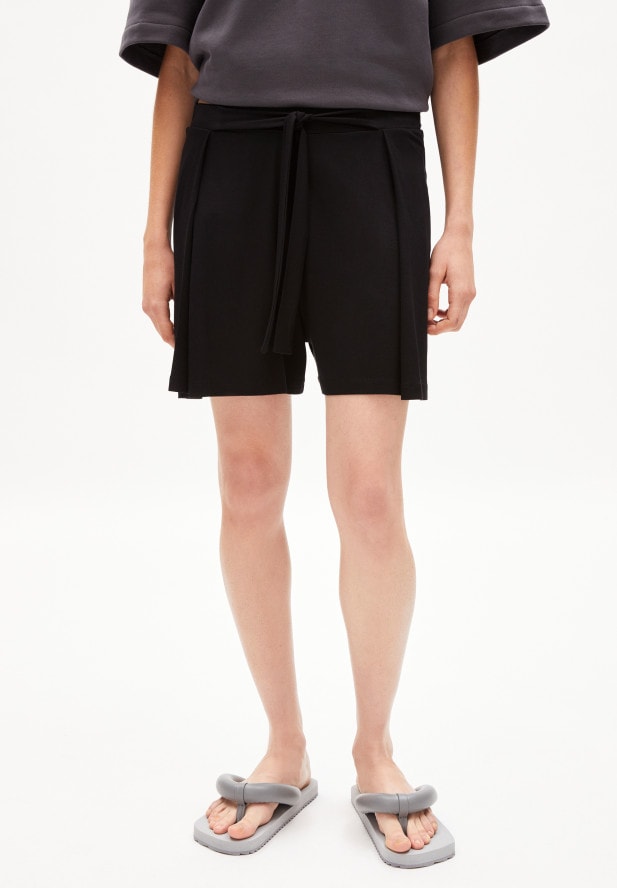 Armedangels  KAARO LIShorts aus LENZING™ ECOVERO™ Mix in schwarz 