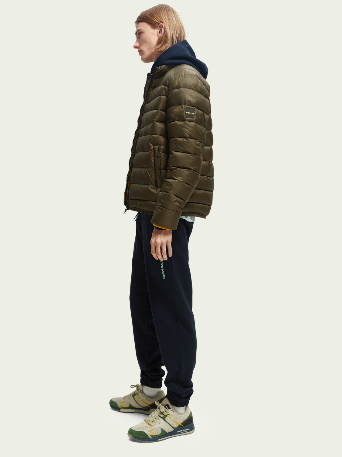 Scotch&Soda Kurze wasserabweisende Steppjacke in Military / Gelb Scotch&Soda Kurze wasserabweisende Steppjacke in Military / Gelb