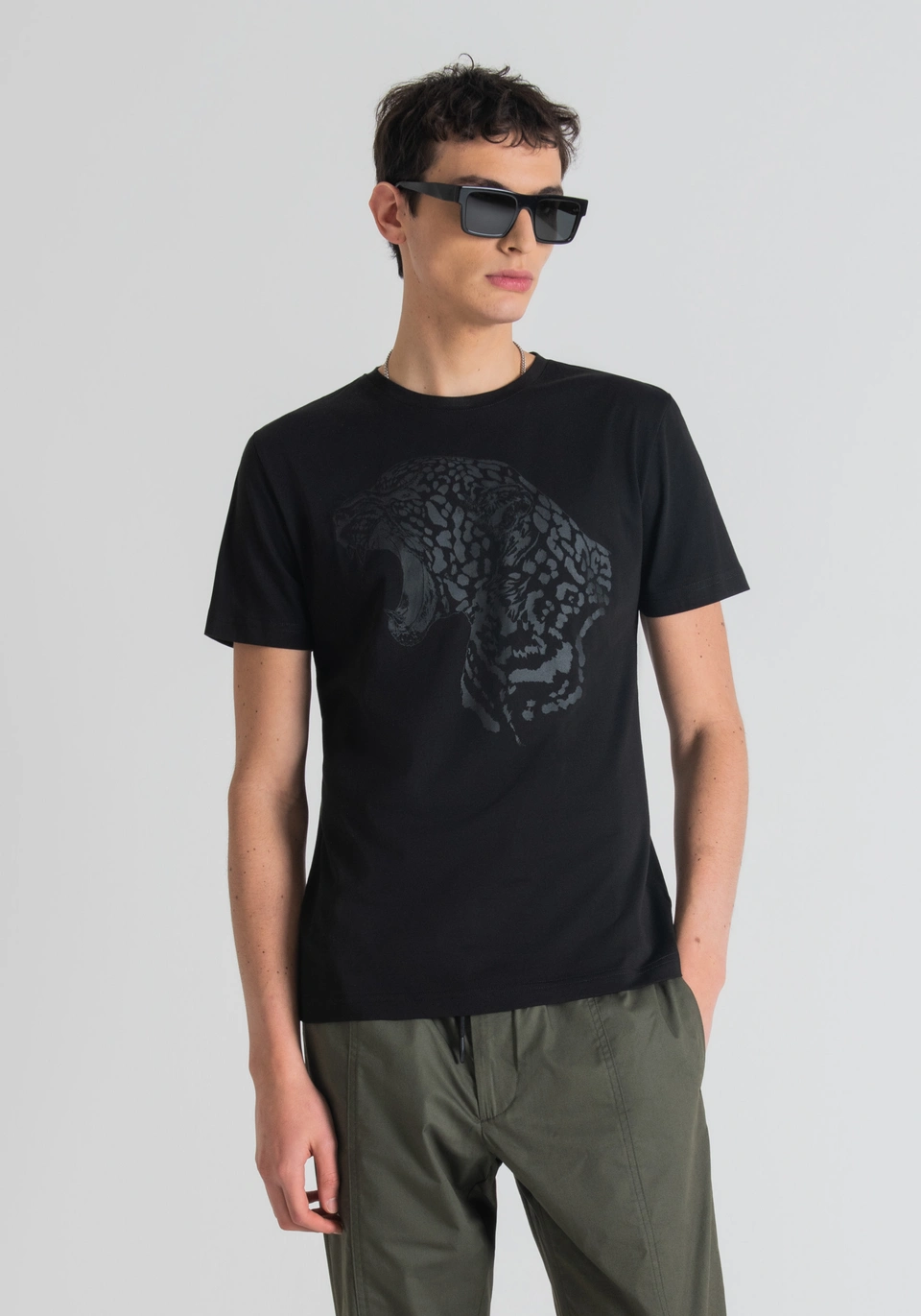 Antony Morato T-SHIRT SLIM FIT AUS REINER BAUMWOLLE MIT PRINT AUF DER VORDERSEITE in schwarz 