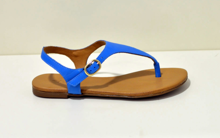 Tube Zehensandalen aus Leder in Soft Vegetal Blue