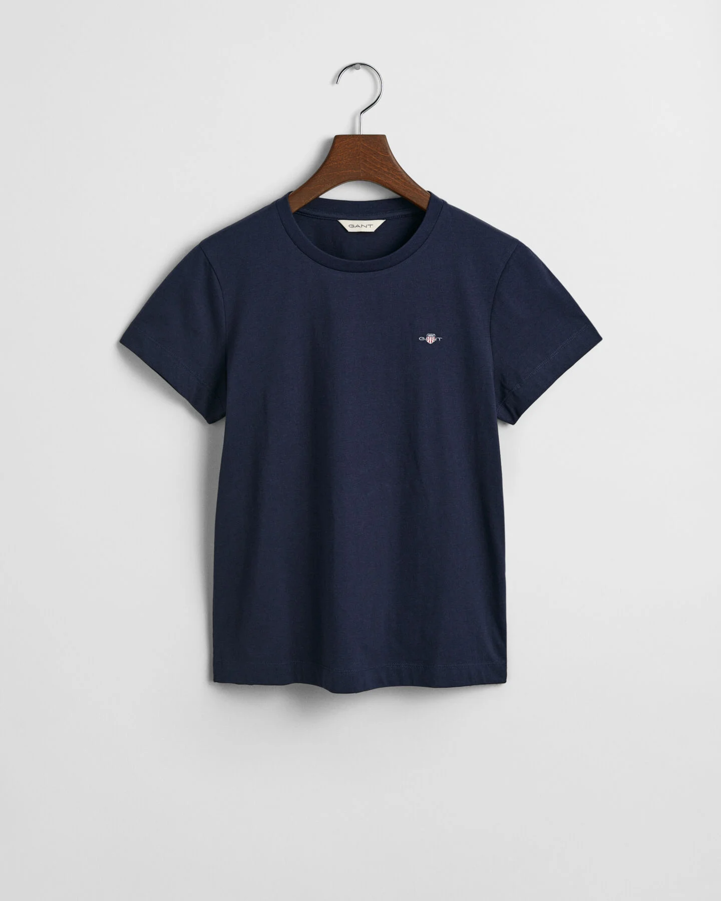 Gant Damen Reg Shield T-Shirt aus Baumwolle in Evening Blue Gant Damen Reg Shield T-Shirt aus Baumwolle in Evening Blue