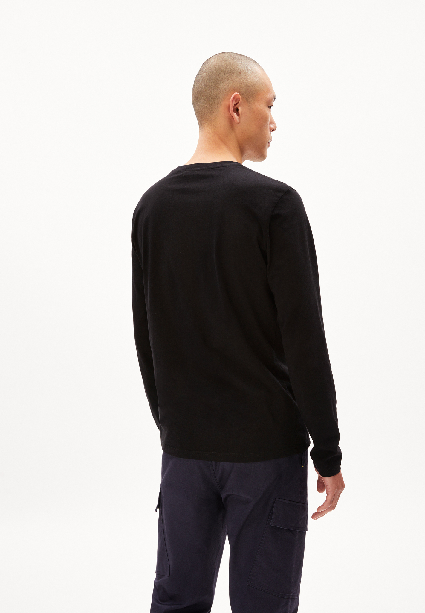 Armedangels JAANONO Longsleeve Slim Fit aus Bio-Baumwolle in schwarz Armedangels JAANONO Longsleeve Slim Fit aus Bio-Baumwolle in schwarz