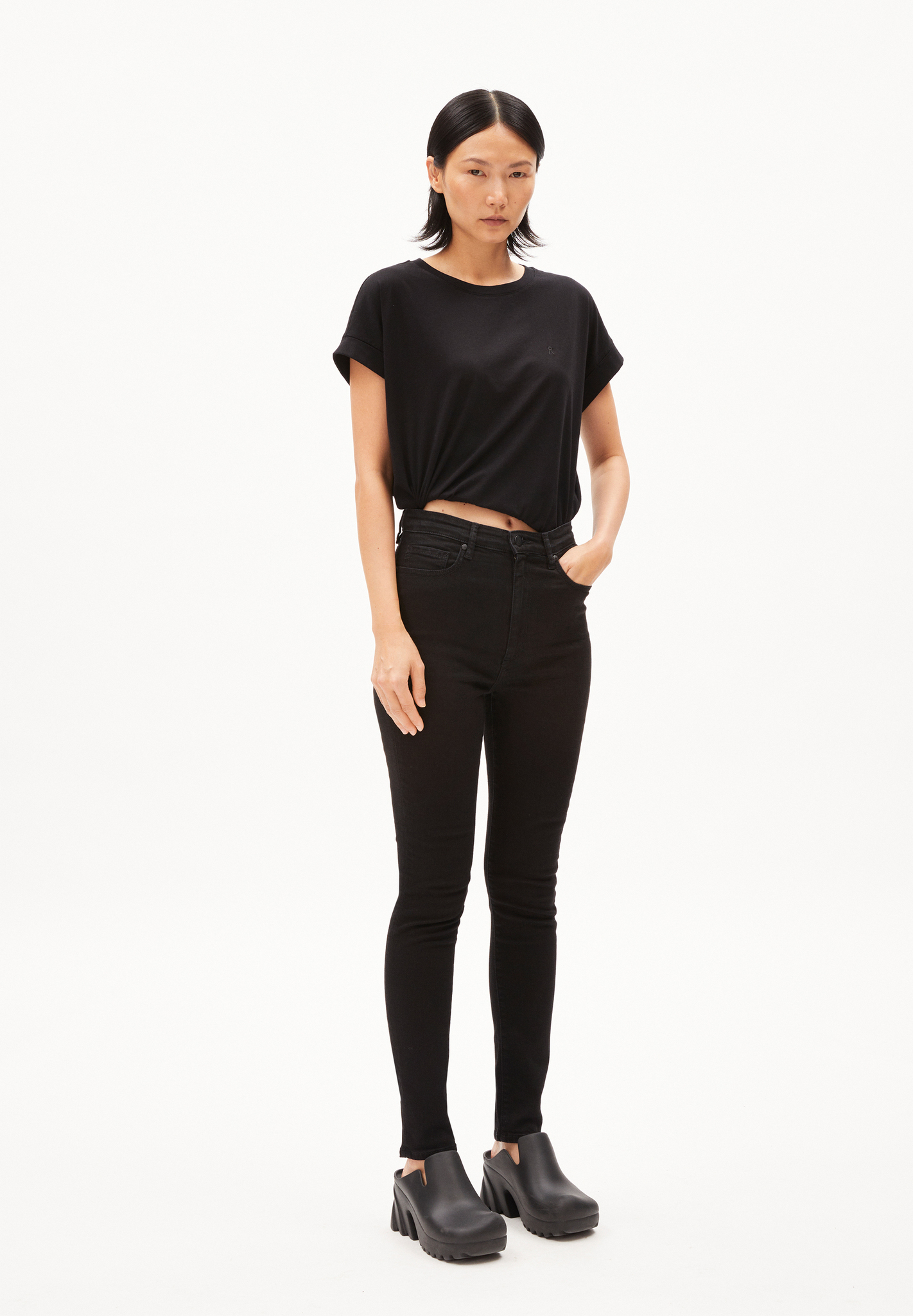 Armedangels IDAARA T-Shirt Loose Fit aus Bio-Baumwolle in schwarz Armedangels IDAARA T-Shirt Loose Fit aus Bio-Baumwolle in schwarz