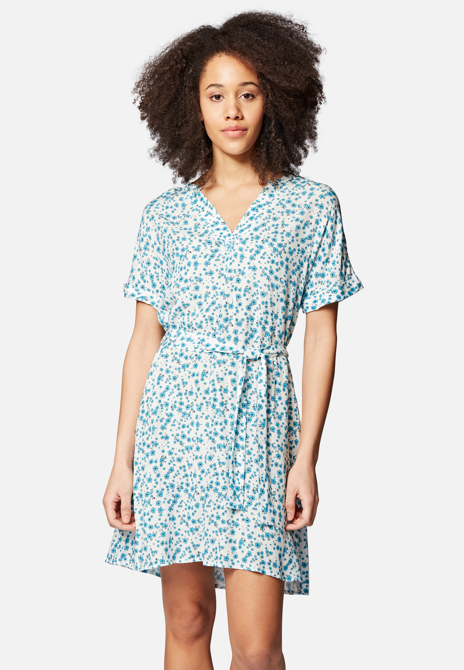 Mavi Kurzes Kleid mit Blumenmuster in blau Mavi Kurzes Kleid mit Blumenmuster in blau