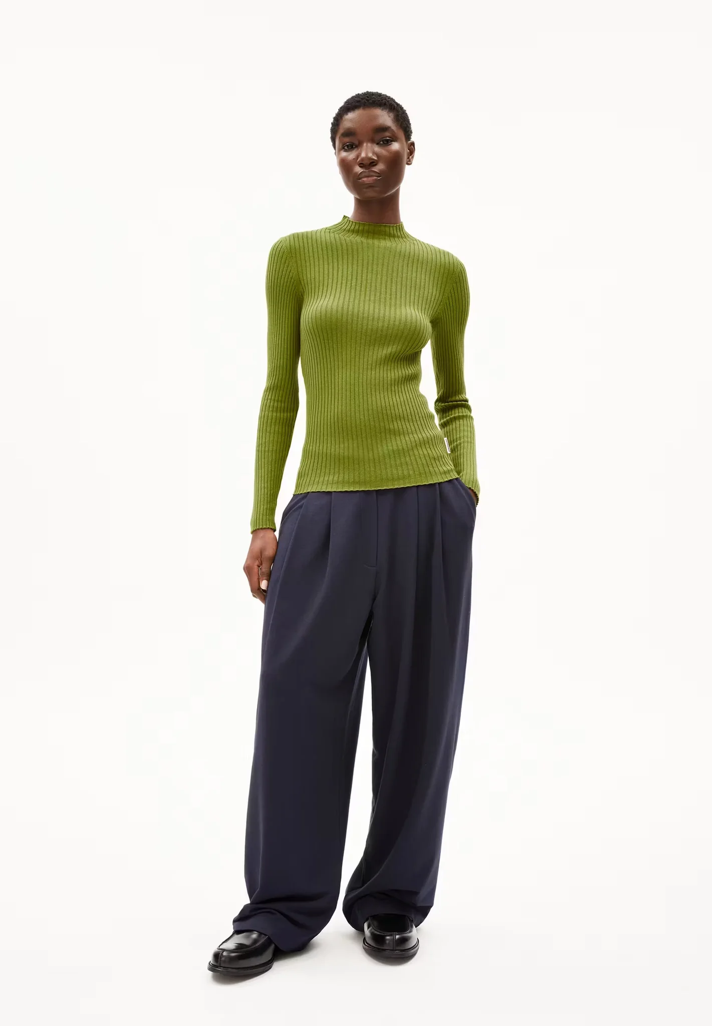 Armedangels Armedangels ALAANIA Pullover Slim Fit aus Bio-Baumwolle in dark moss Armedangels Armedangels ALAANIA Pullover Slim Fit aus Bio-Baumwolle in dark moss