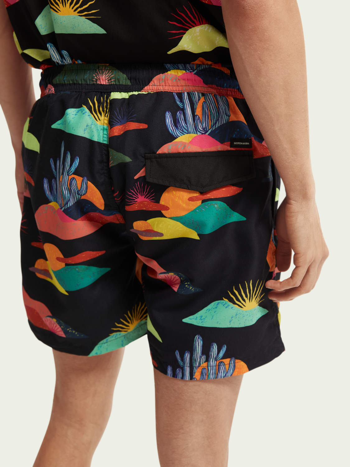 Scotch&Soda Abel Macias Badeshorts mit Print in schwarz Scotch&Soda Abel Macias Badeshorts mit Print in schwarz