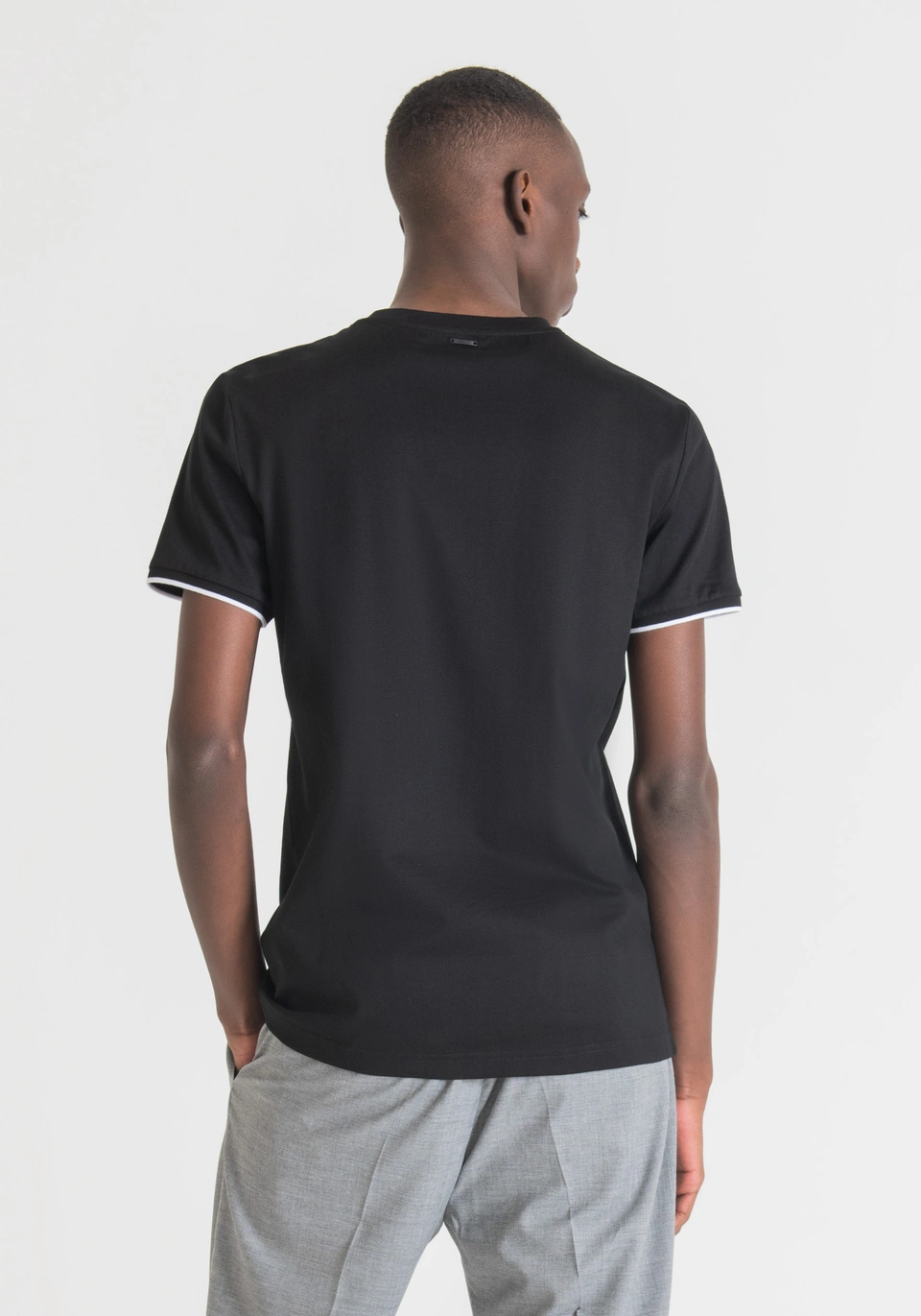 Antony Morato T-SHIRT SLIM FIT AUS REINER BAUMWOLLE MIT Tiger Print in schwarz Antony Morato T-SHIRT SLIM FIT AUS REINER BAUMWOLLE MIT Tiger Print in schwarz