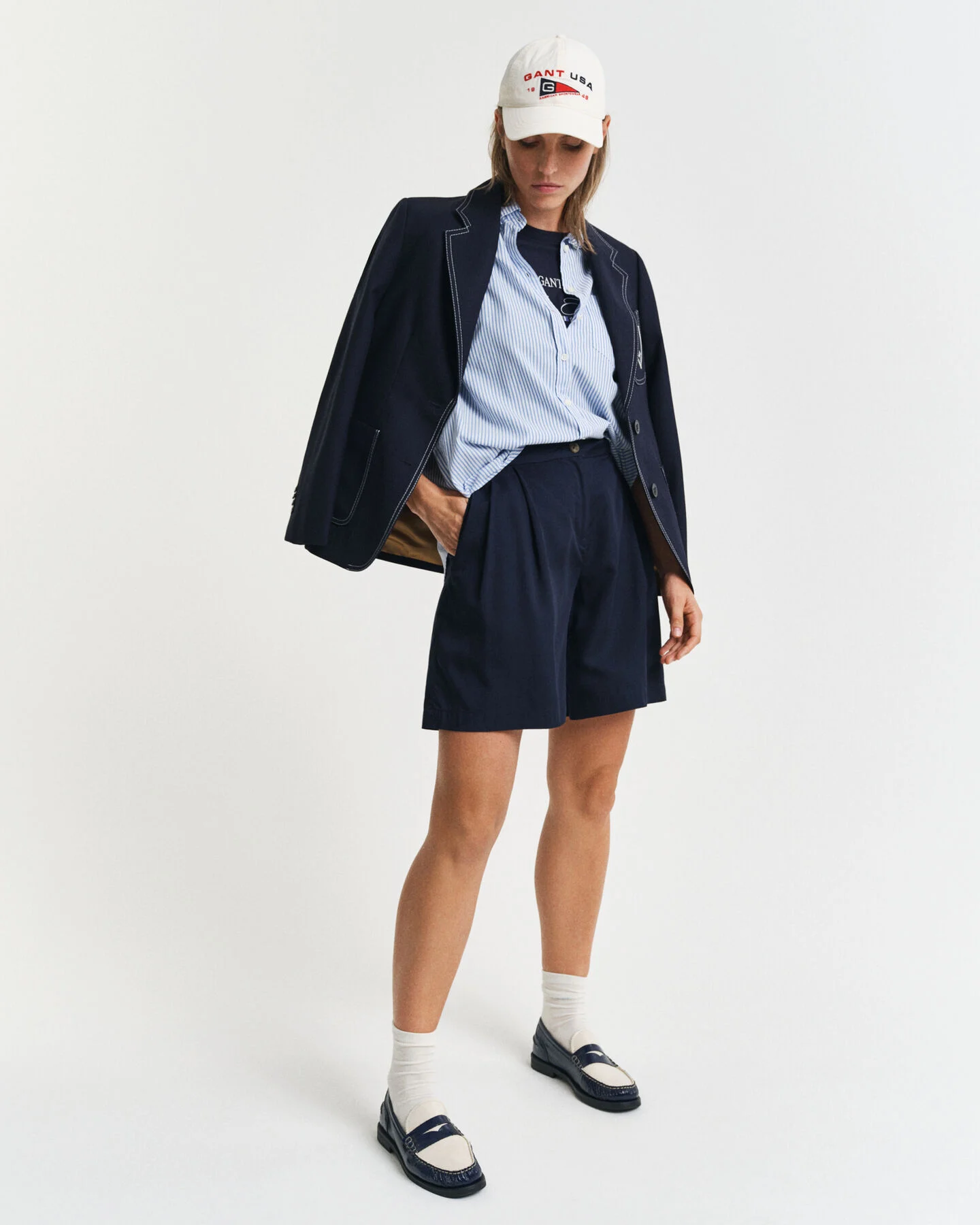 Gant Fluid Relaxed Fit Shorts aus Baumwolle in Evening Blue Gant Fluid Relaxed Fit Shorts aus Baumwolle in Evening Blue