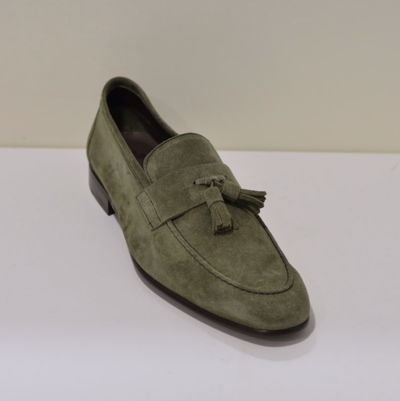 Berwick 1707 Tassel Loafer aus englischem Wildleder in grün mit genähter Ledersohle / Mokassin