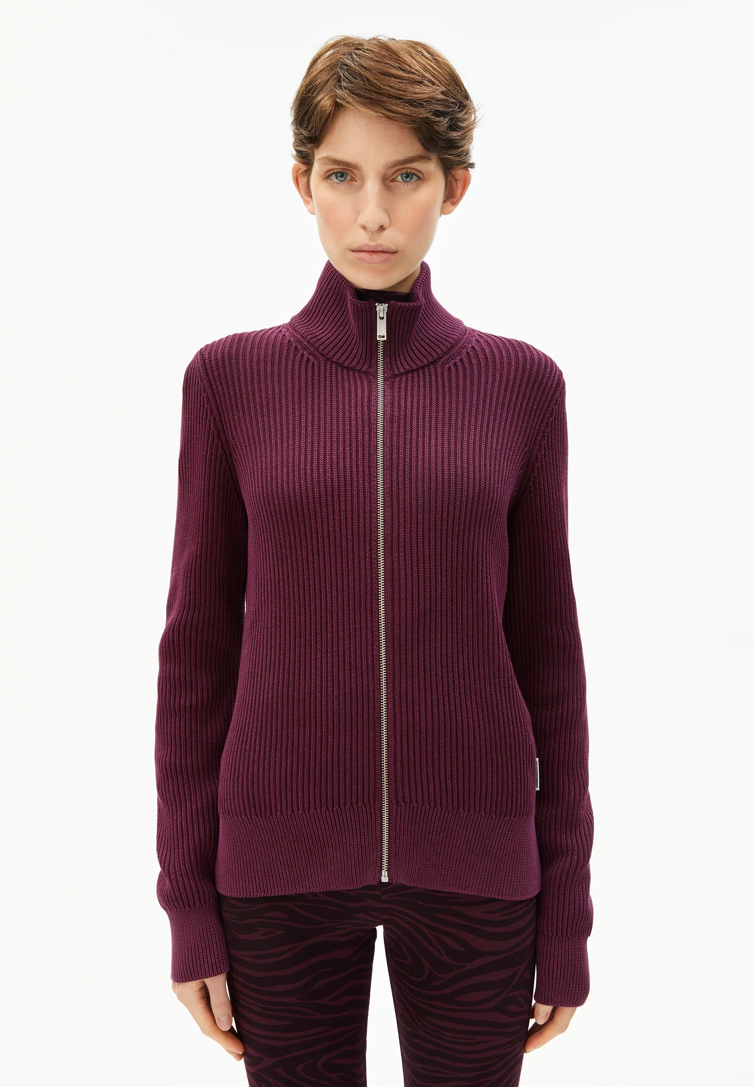 Armedangels REBECCAA GMT DYE Strickjacke aus Bio-Baumwolle in dark cranberry Armedangels REBECCAA GMT DYE Strickjacke aus Bio-Baumwolle in dark cranberry