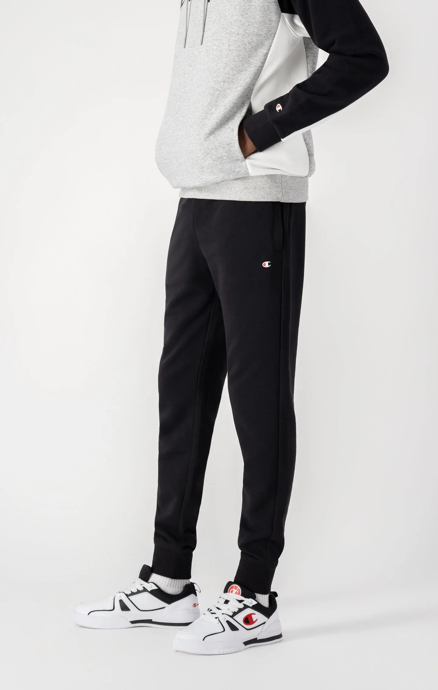  Champion Jogginghose aus  Baumwollfrottee Slim-Fit in schwarz 