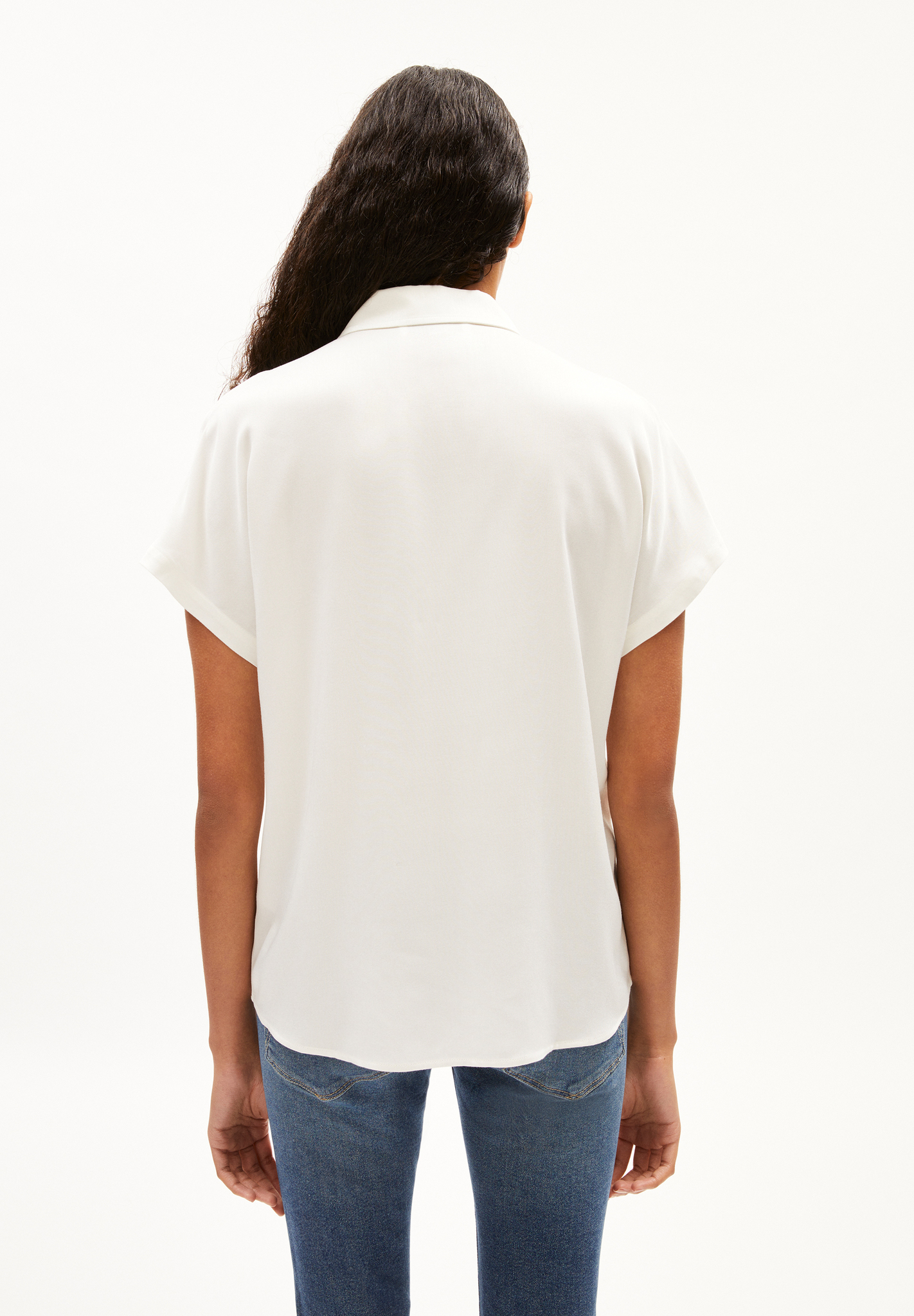 Armedangels LARISAANA Bluse Relaxed Fit aus LENZING™ ECOVERO™ Viskose in off white Armedangels LARISAANA Bluse Relaxed Fit aus LENZING™ ECOVERO™ Viskose in off white