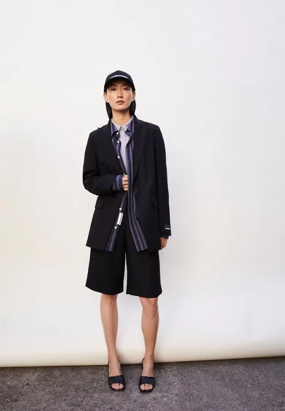 Armedangels NAMAAL Webhose aus LENZING™ ECOVERO™ Viskose Mix in schwarz 