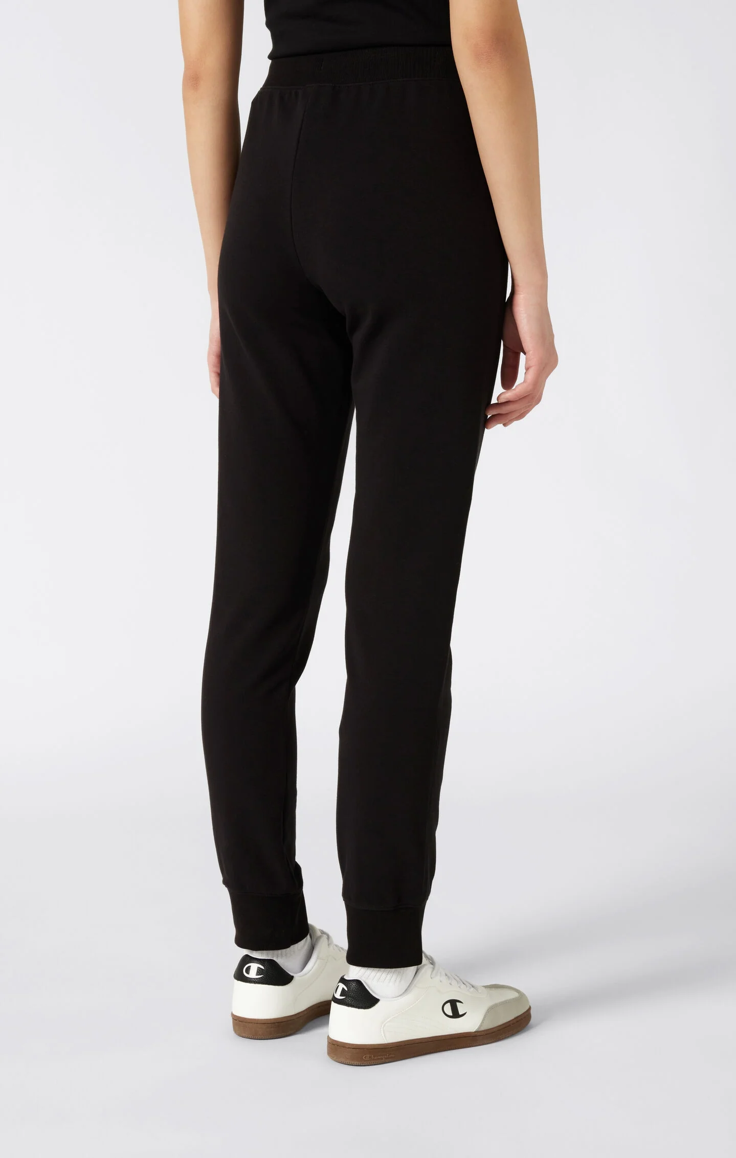 Champion Leichte Slim Fit Hose mit Kordelzug in Schwarz / Jogginghose Champion Leichte Slim Fit Hose mit Kordelzug in Schwarz / Jogginghose