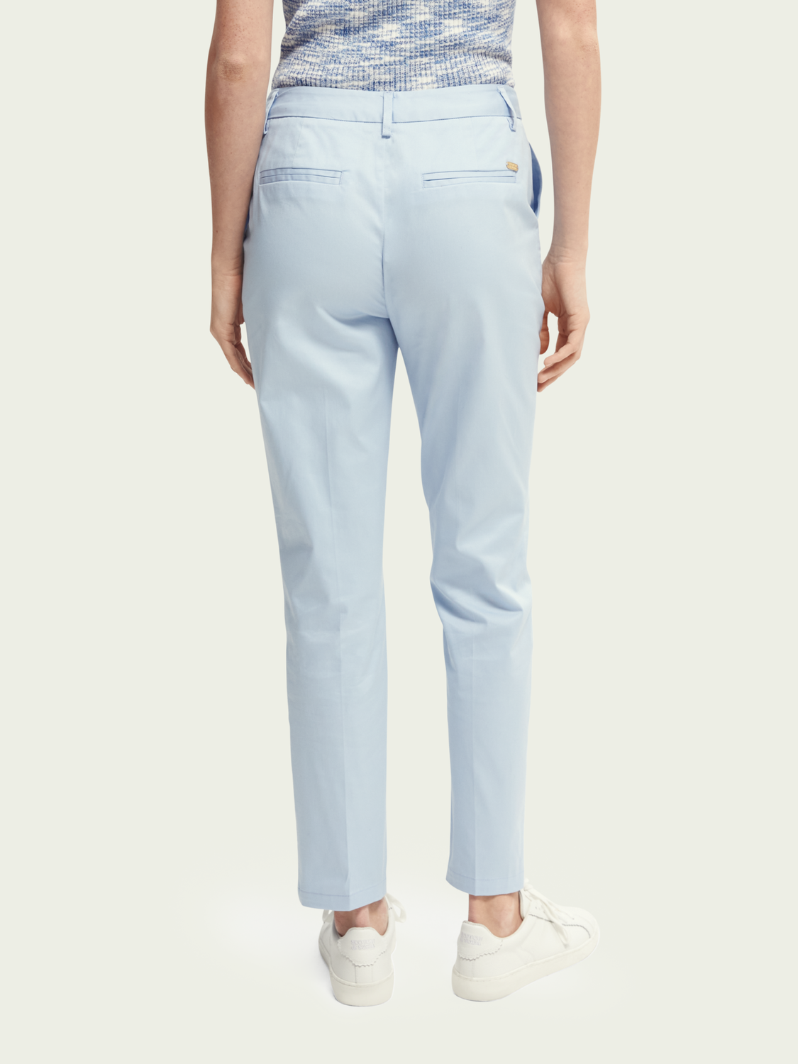 Scotch&Soda Bell Slim Fit Chino aus merzerisierter Bio-Baumwolle in Sky Blue Scotch&Soda Bell Slim Fit Chino aus merzerisierter Bio-Baumwolle in Sky Blue