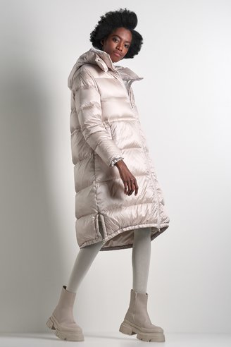 BomBoogie Lange Daunenjacke aus Bright Nylon mit abnehmbarer Kapuze in Crystel Grey