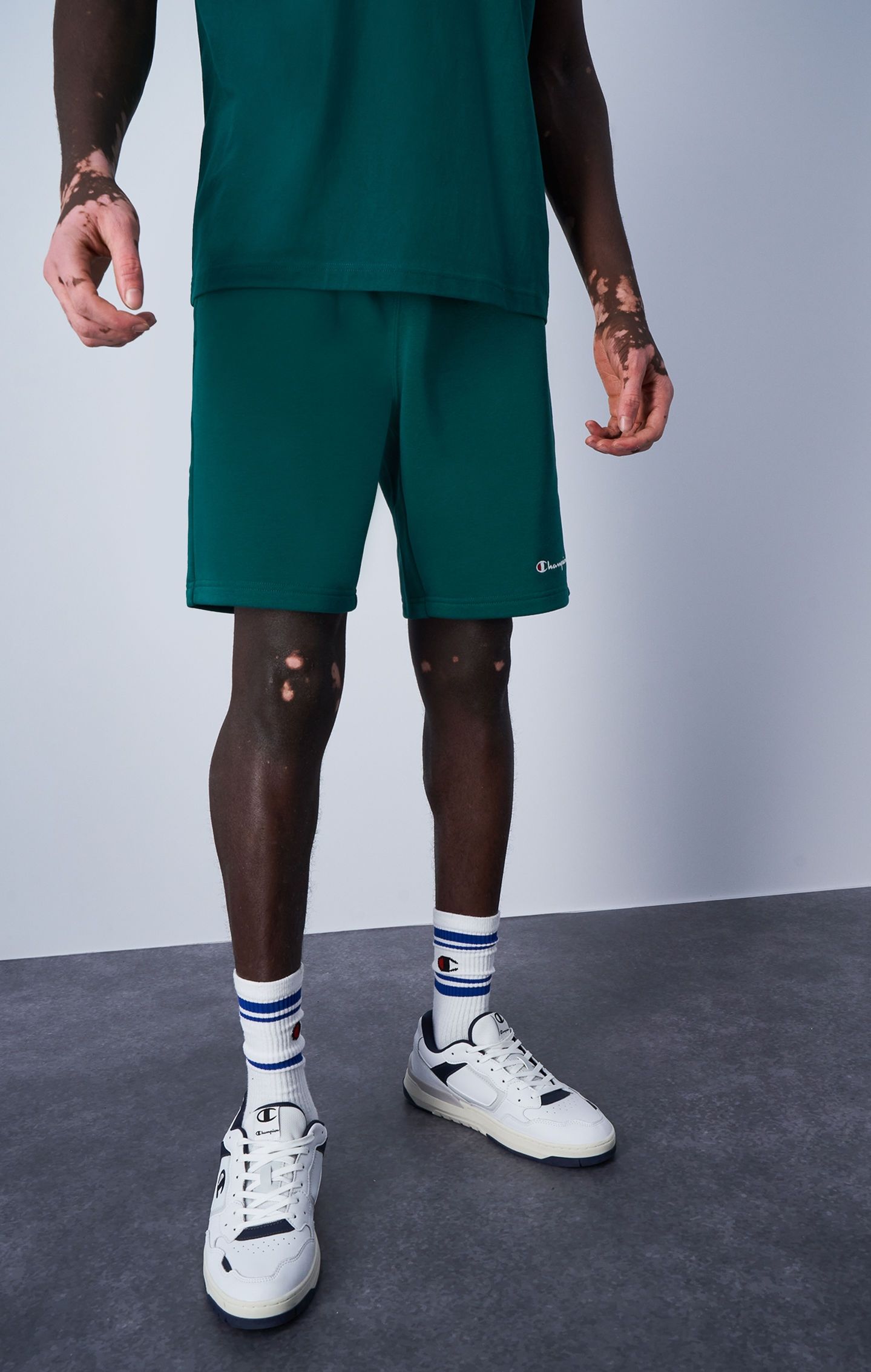 Champion Shorts aus Terry mit Champion-Logo in grün 
