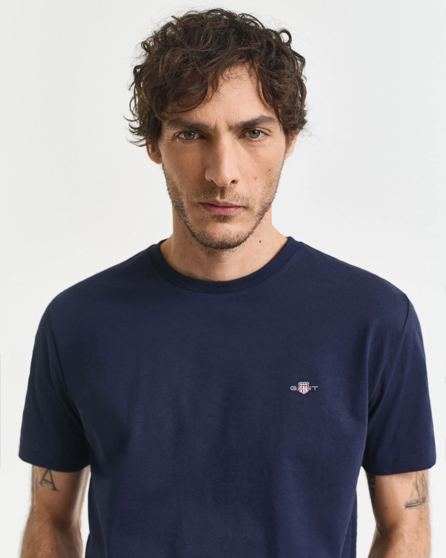 Gant Regular Fit Shield T-Shirt aus Baumwolle in dunkelblau