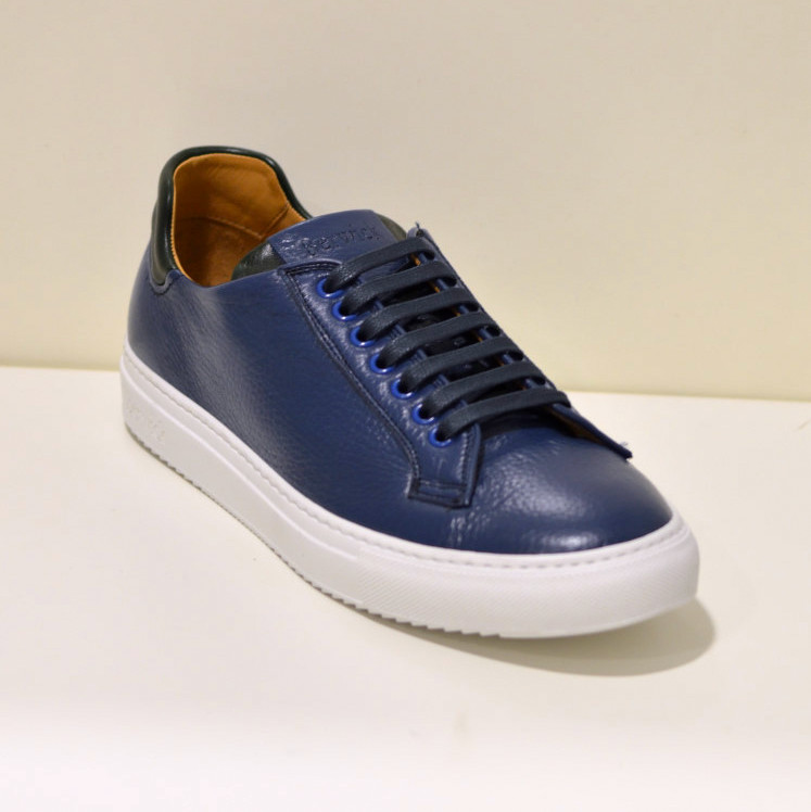 Berwick 1707 edle handgefertigter Sneaker aus Hirschleder Sky blau mit Akzenten D571