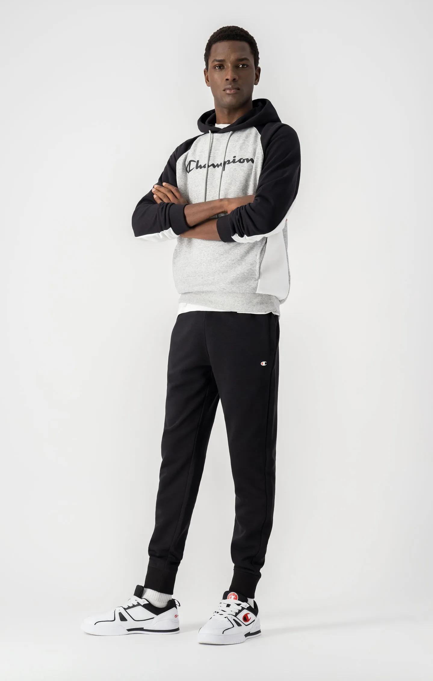  Champion Jogginghose aus  Baumwollfrottee Slim-Fit in schwarz 