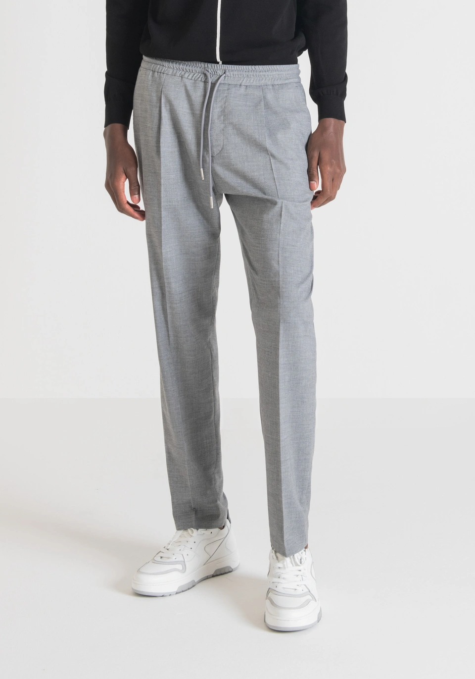 Antony Morato HOSE REGULAR FIT „NEIL“ AUS WEICHEM STRETCH-GEWEBE in grau 