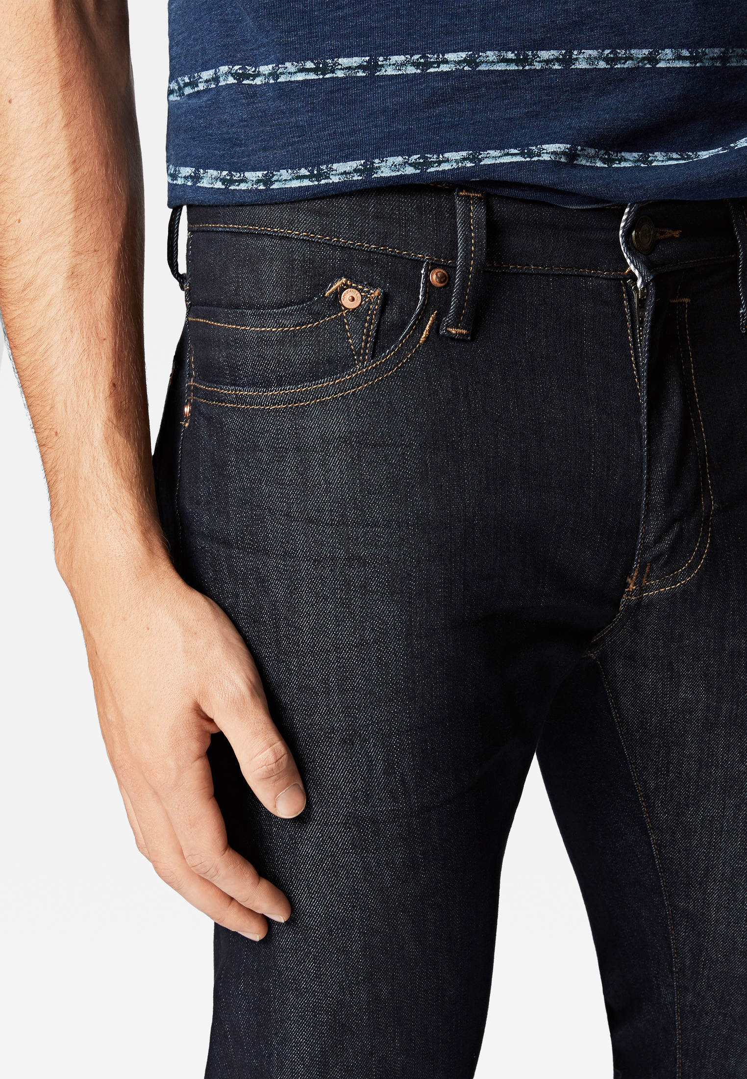 Mavi James Skinny Jeans in dunkelblau ohne verwaschung Mavi James Skinny Jeans in dunkelblau ohne verwaschung