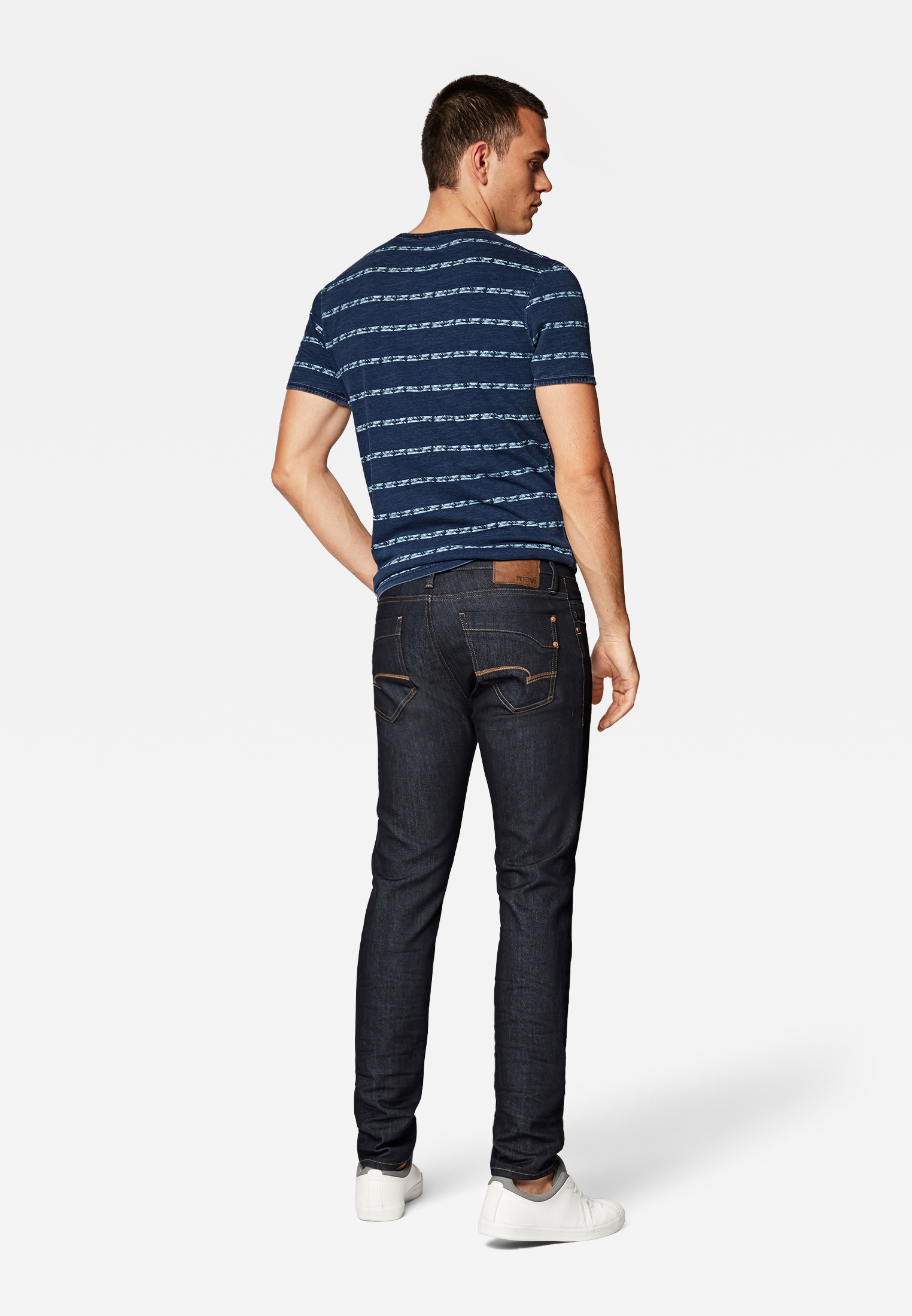Mavi James Skinny Jeans in dunkelblau ohne verwaschung Mavi James Skinny Jeans in dunkelblau ohne verwaschung