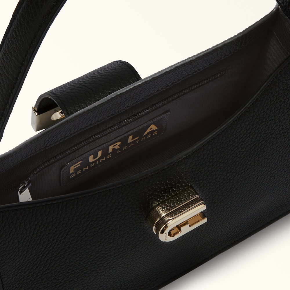 Furla 1927 Schultertasche aus genarbten Kalbsleder in schwarz Furla 1927 Schultertasche aus genarbten Kalbsleder in schwarz