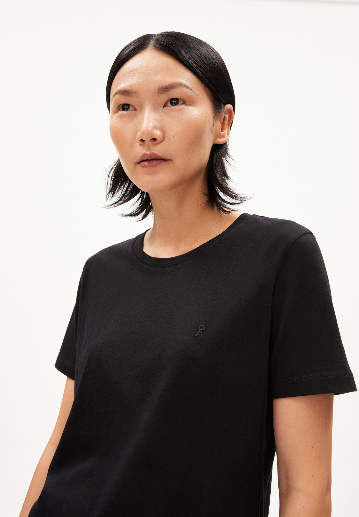 Armedangels MARAA LANAA T-Shirt aus Bio-Baumwolle in schwarz Armedangels MARAA LANAA T-Shirt aus Bio-Baumwolle in schwarz